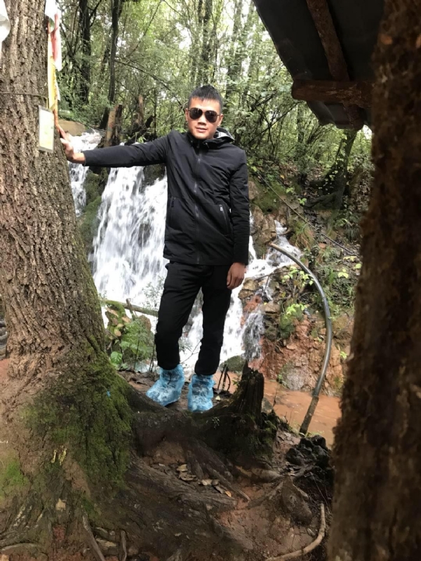 譕忄的第一张照片--爱情114