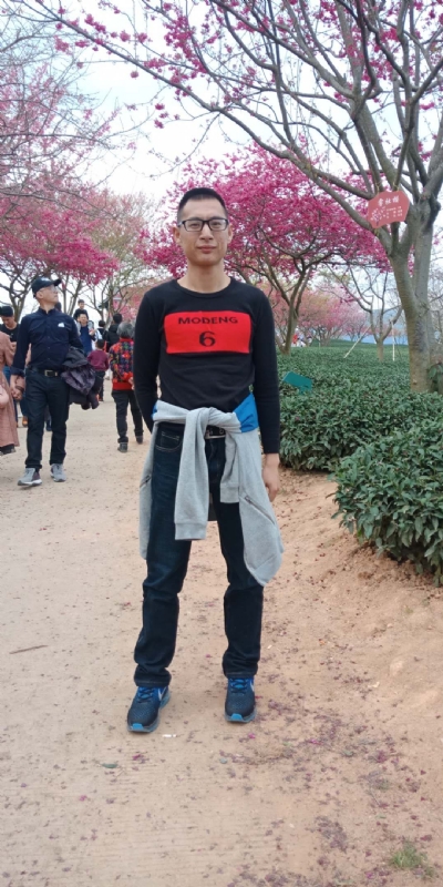 小梁的第一张照片--爱情114
