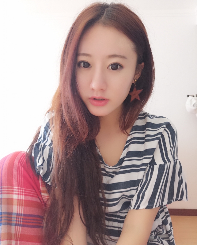 没有故事的女同学的第二张照片--爱情114