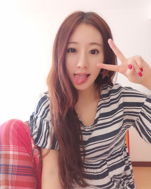 没有故事的女同学的第三张照片--爱情114