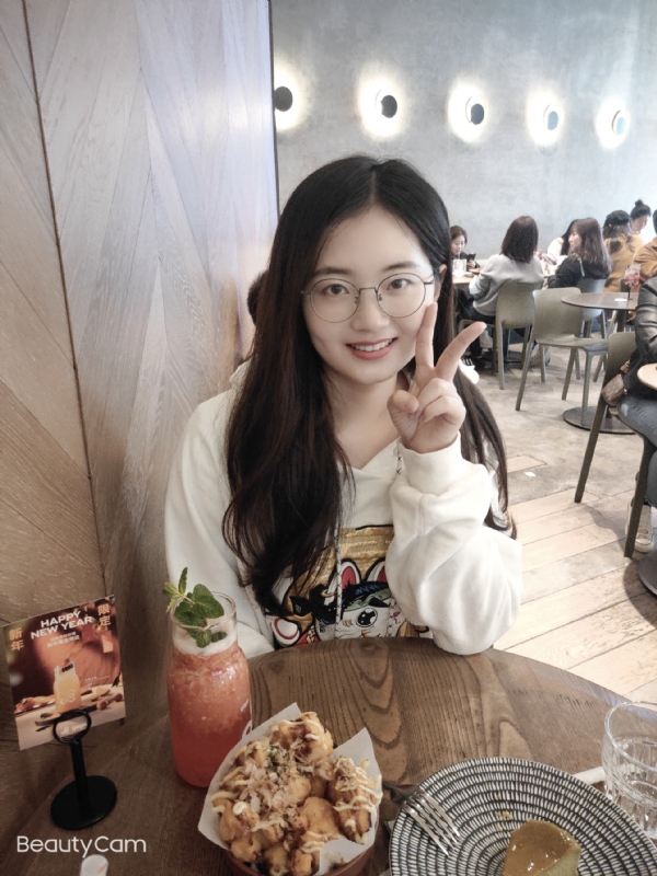 皮卡小姐的第一张照片--爱情114